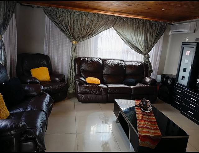 3 BEDROOM FREEHOLD FOR SALE IN ILITHA PARK